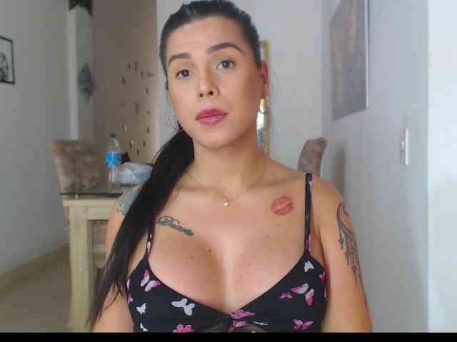 Dannahotxx Live Webcam on BongaCams