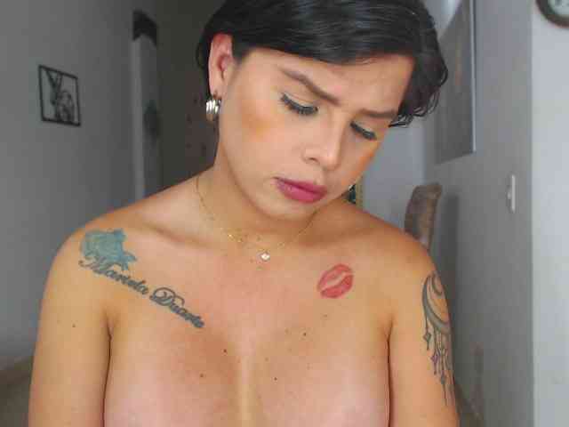 Dannahotxx Live Webcam on BongaCams