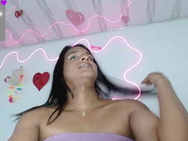 Emilyadamss Live Webcam on BongaCams