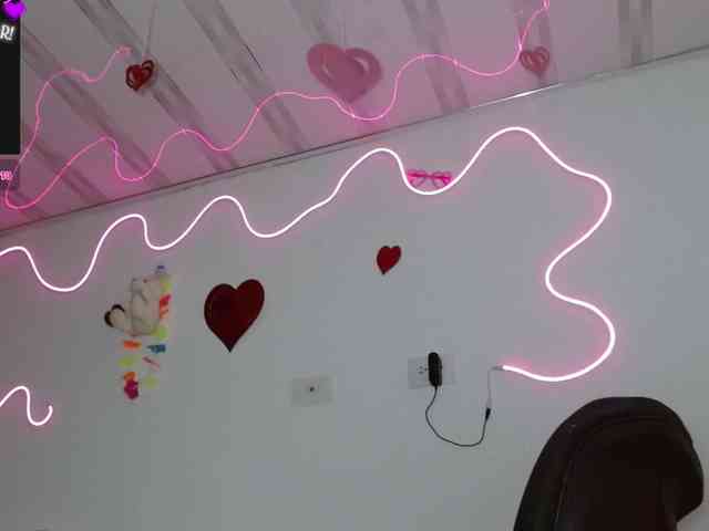 Emilyadamss Live Webcam on BongaCams