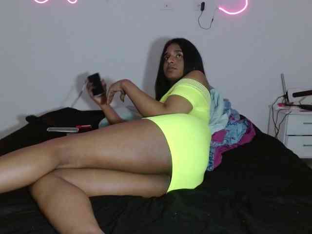 Emilyadamss Live Webcam on BongaCams