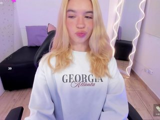peach-tay Porn Show