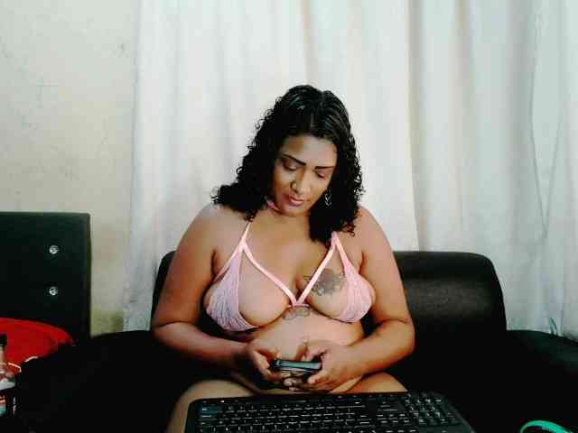 IndianFireBallXXx webcam