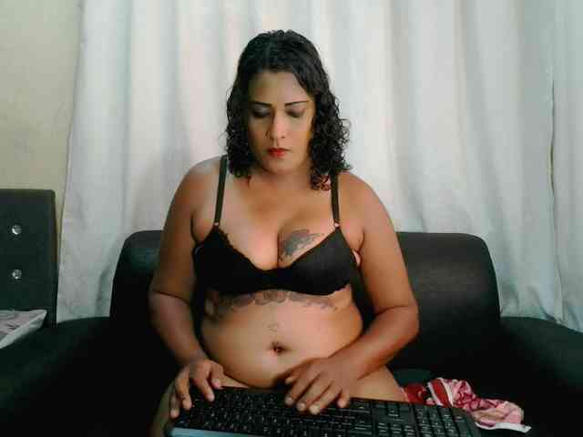 IndianFireBallXXx webcam