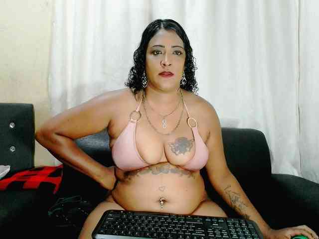 IndianFireBallXXx webcam