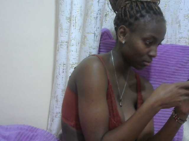 Sexythiny webcam bongacams model stream image