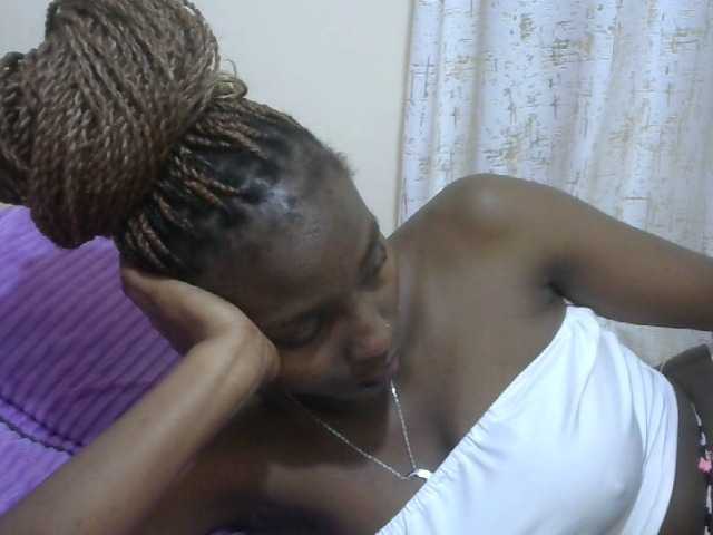 Sexythiny webcam bongacams model stream image