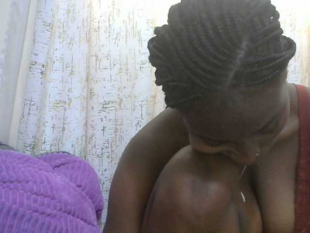 Sexythiny webcam bongacams model stream image