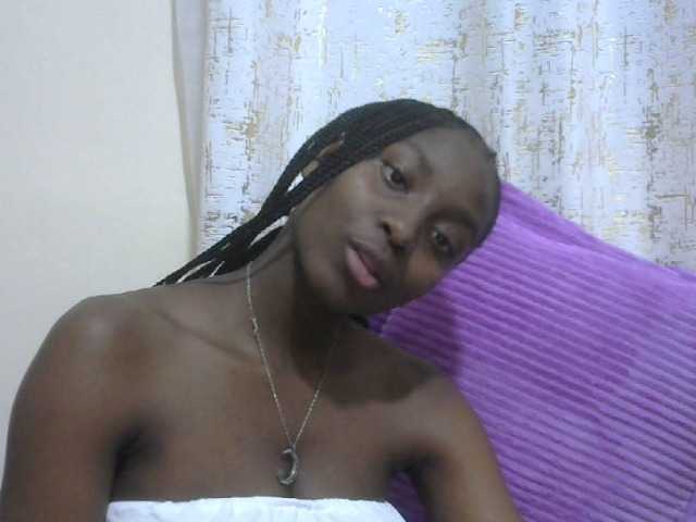 Sexythiny webcam bongacams model stream image
