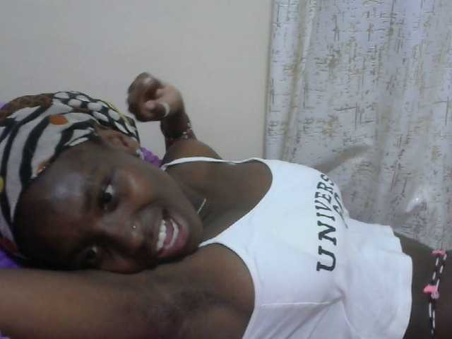 Sexythiny webcam bongacams model stream image