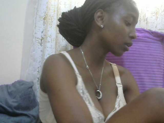 Sexythiny webcam bongacams model stream image