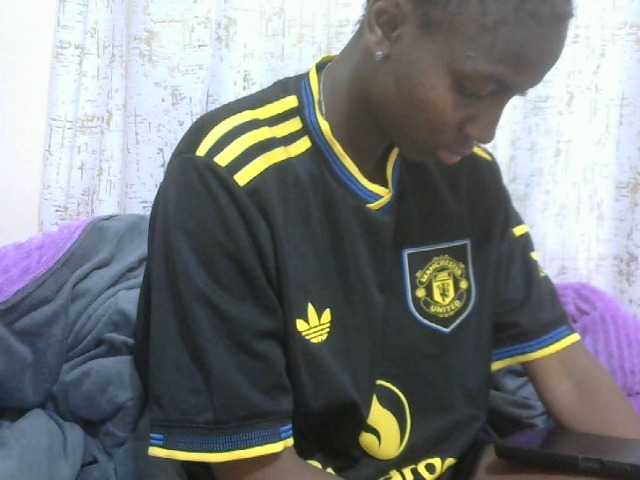 Sexythiny webcam bongacams model stream image