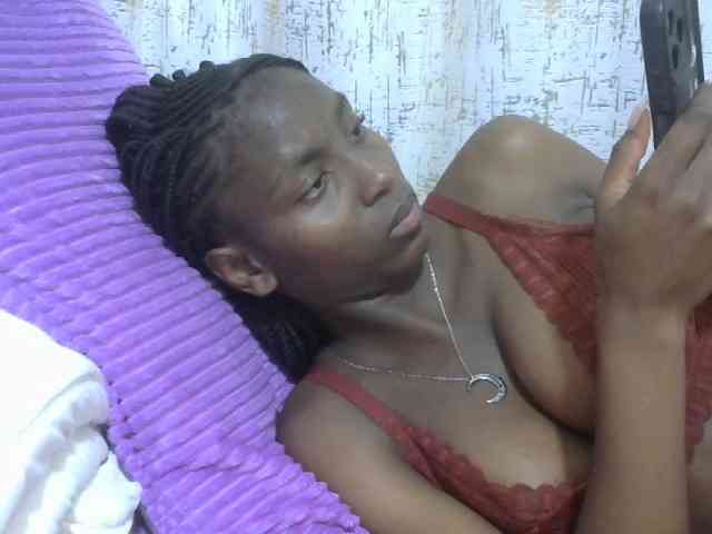 Sexythiny Live Webcam on BongaCams