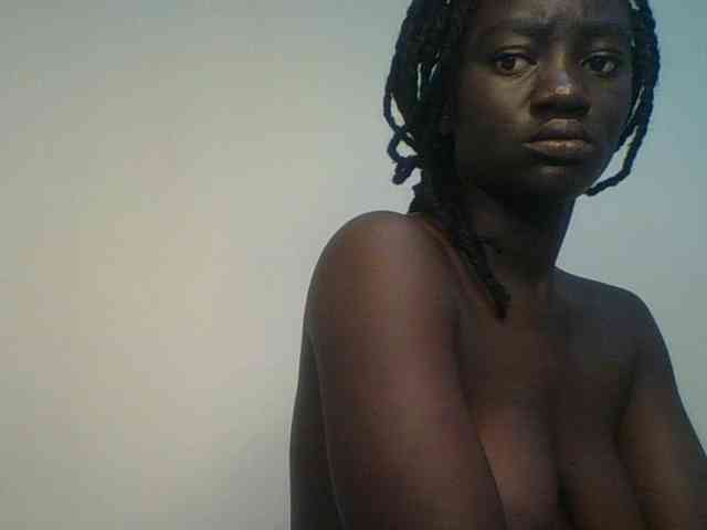 Petitegal Live Webcam on BongaCams