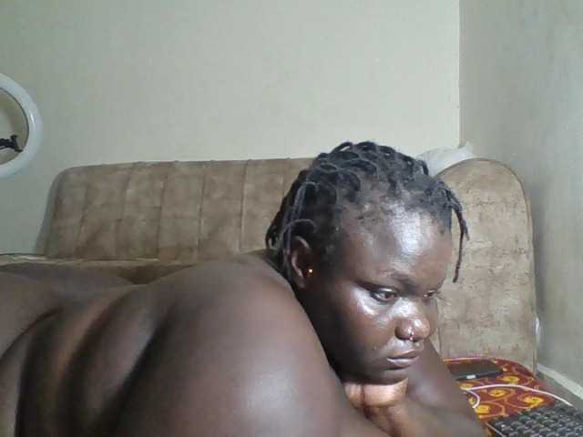 le modèle Bigdarkass est en webcam porno dans un show sur le site bongacams, il possède les tags suivants: Ebony,Brunette,Hairy