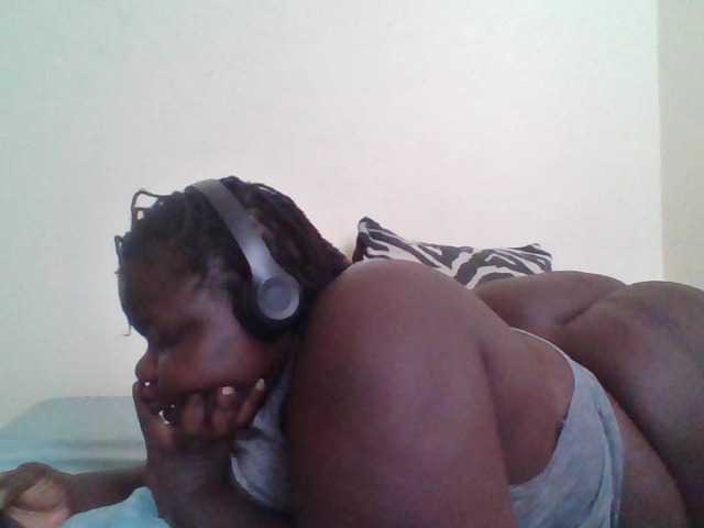 Bigdarkass webcam bongacams model stream image