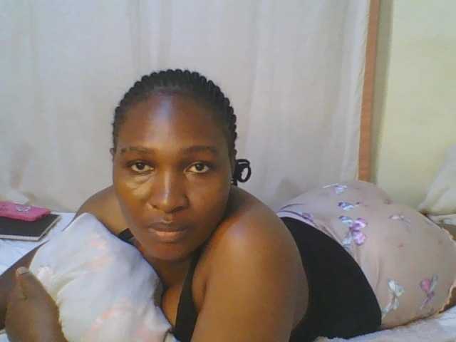 le modèle hot-masha est en webcam porno dans un show sur le site bongacams, il possède les tags suivants: Ebony,Brunette,Trimmed