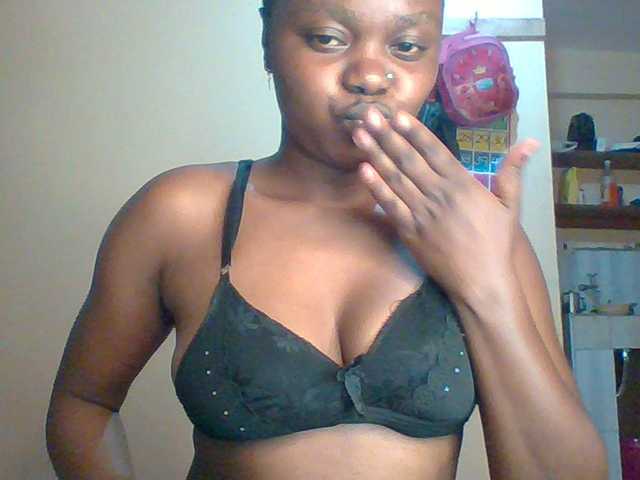 Crazymaya webcam bongacams model stream image