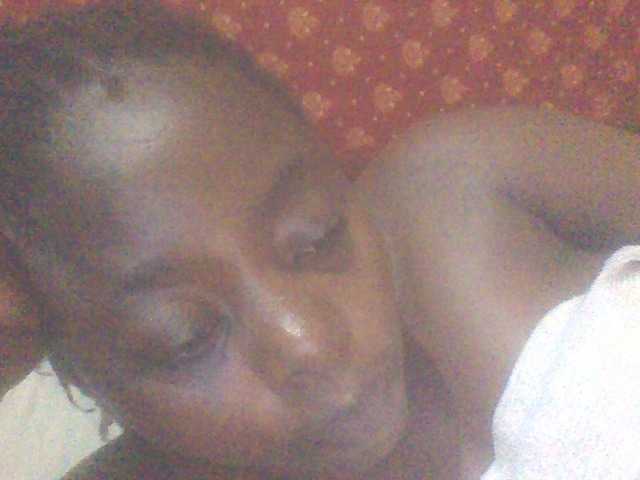 le modèle PrettyG est en webcam porno dans un show sur le site bongacams, il possède les tags suivants: Ebony,Brunette,Shaved