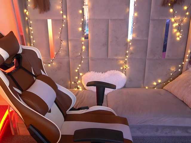 AmazonkaStarrr's BongaCams show and profile