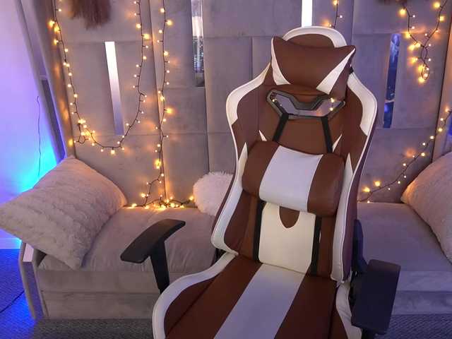 AmazonkaStarrr's BongaCams show and profile