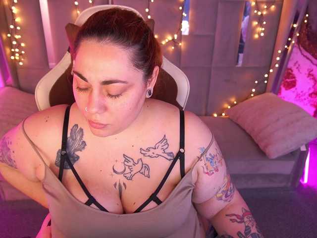 AmazonkaStarrr's BongaCams show and profile