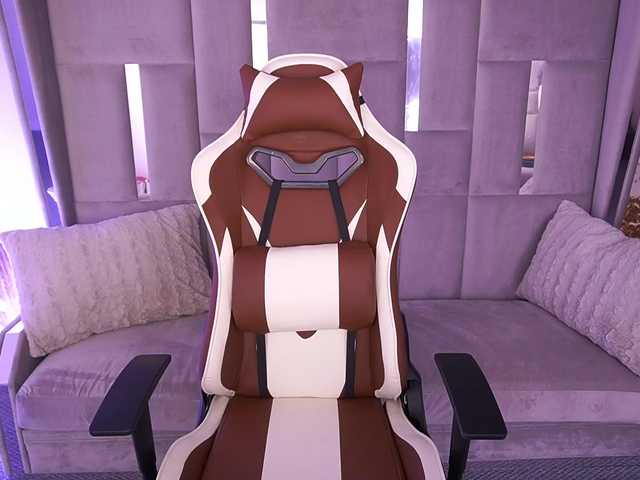 AmazonkaStarrr's BongaCams show and profile