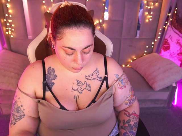AmazonkaStarrr's BongaCams show and profile