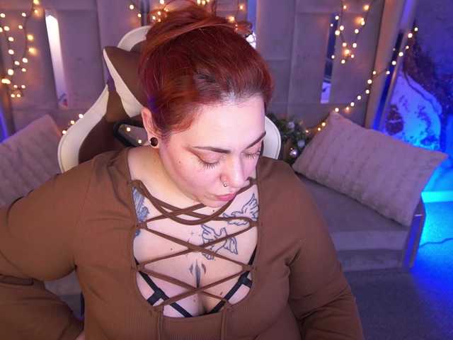 AmazonkaStarrr's BongaCams show and profile