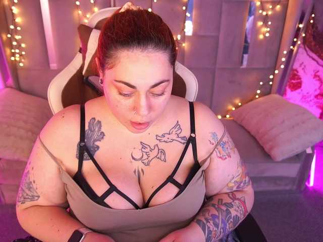 AmazonkaStarrr's BongaCams show and profile