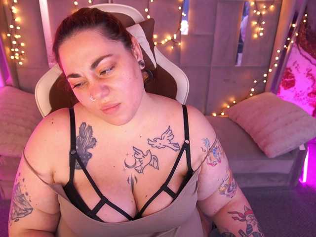 AmazonkaStarrr's BongaCams show and profile