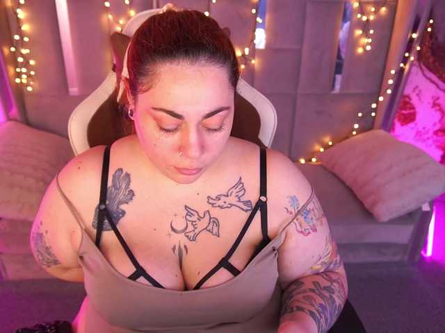 AmazonkaStarrr's BongaCams show and profile