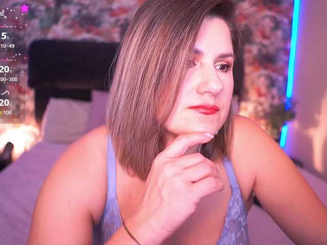 KiraRoxx's BongaCams show and profile