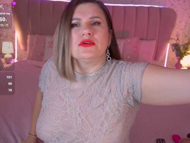 KiraRoxx's BongaCams show and profile