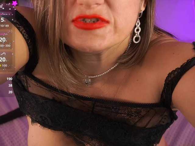 KiraRoxx's BongaCams show and profile