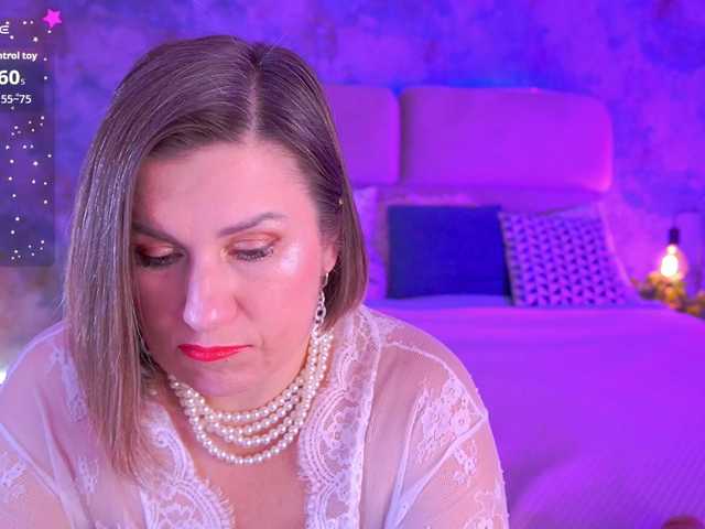 KiraRoxx's BongaCams show and profile