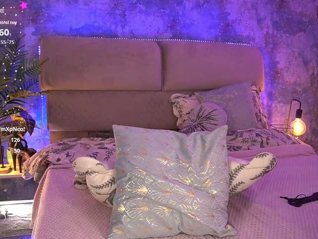 KiraRoxx's BongaCams show and profile