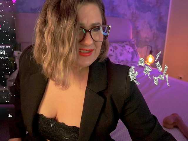 KiraRoxx's BongaCams show and profile