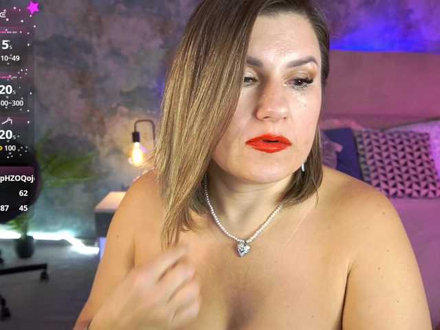 KiraRoxx from BongaCams