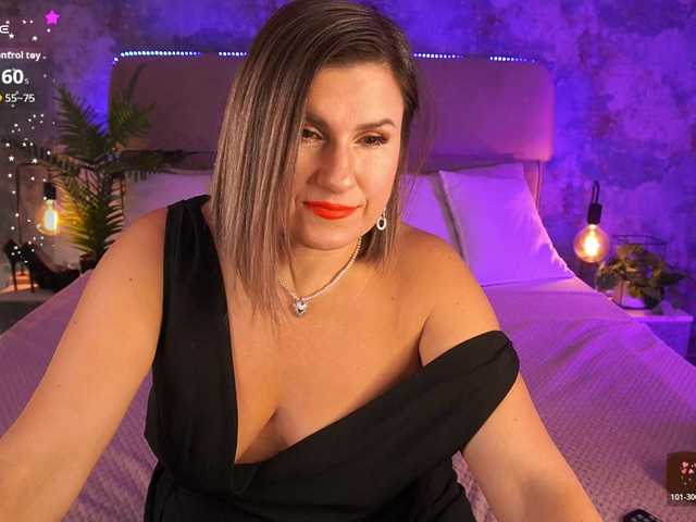 KiraRoxx's BongaCams show and profile