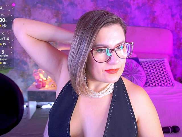 KiraRoxx's BongaCams show and profile