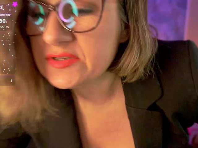 KiraRoxx's BongaCams show and profile