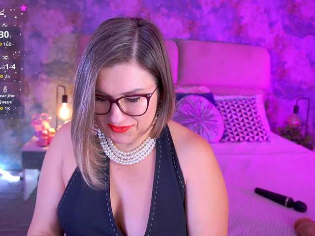 KiraRoxx's BongaCams show and profile