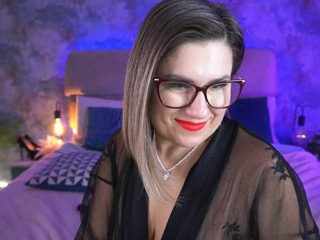 KiraRoxx's BongaCams show and profile