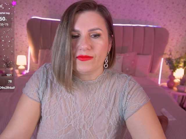 KiraRoxx's BongaCams show and profile