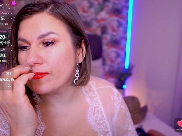 KiraRoxx's BongaCams show and profile