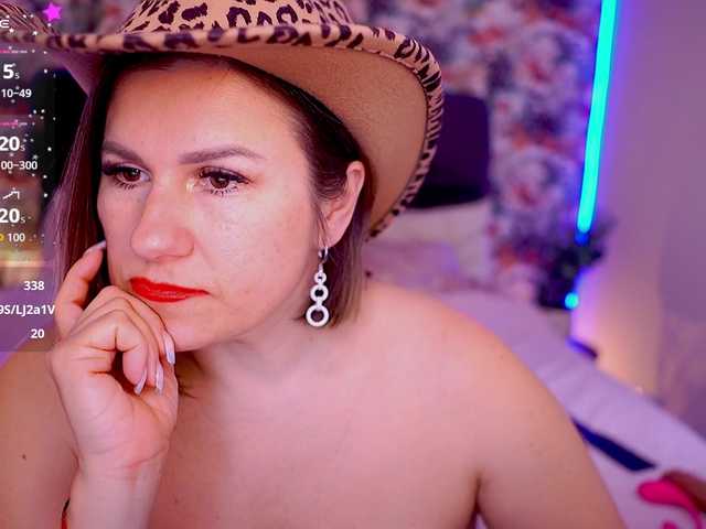 KiraRoxx's BongaCams show and profile