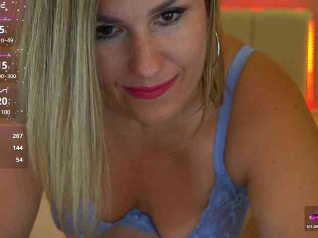 KiraRoxx Live Webcam on BongaCams