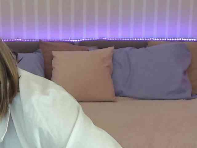 KiraRoxx webcam