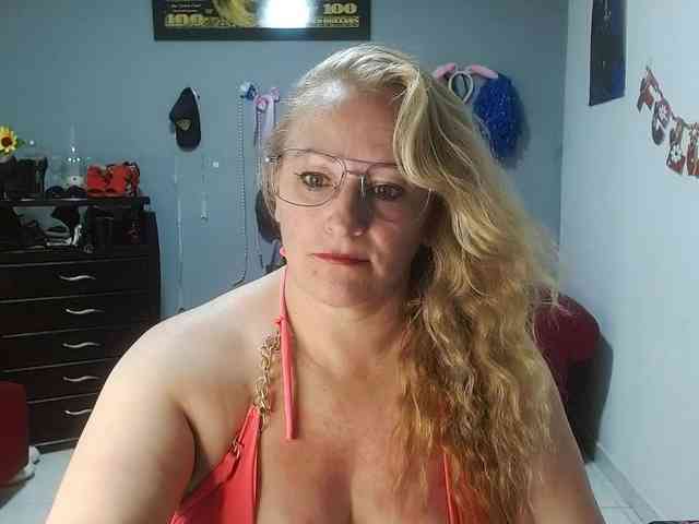 emperatrizfuckass webcam